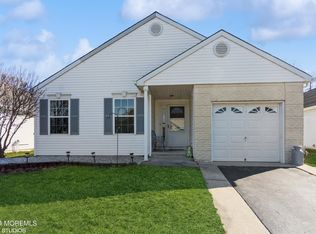 8 Winterton Dr, Toms River, NJ 08757