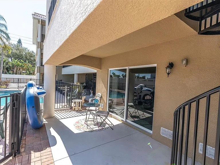 300 Capri Blvd #6 — Photo 35