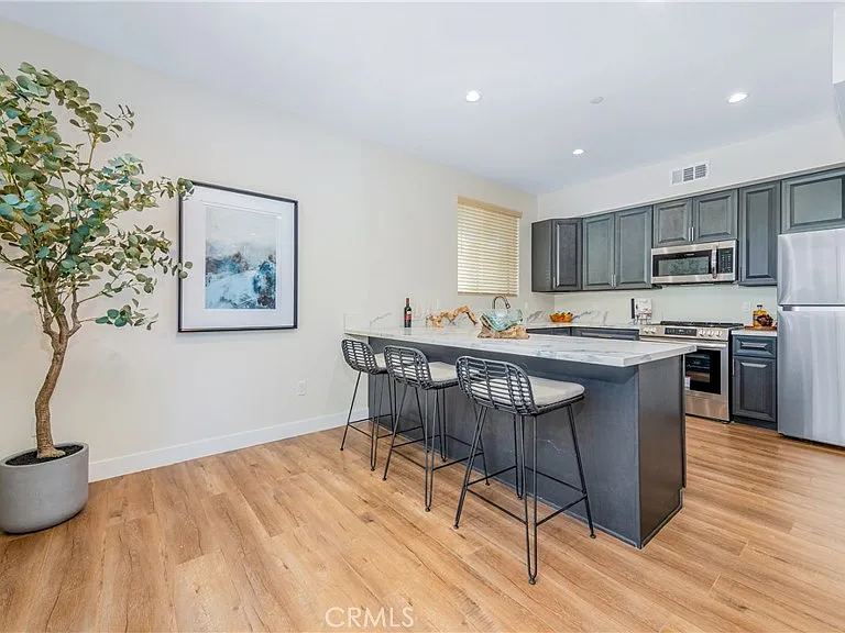 17158 Chatsworth St #1 — Photo 5