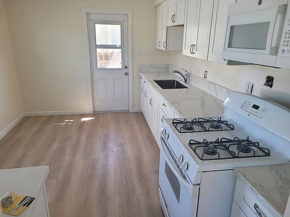 3rd image of 8931-8937 Dailey Rd #8931