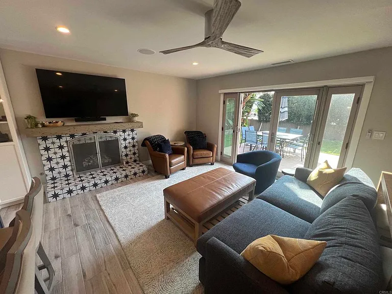 250 Avenida Monterey — Photo 29