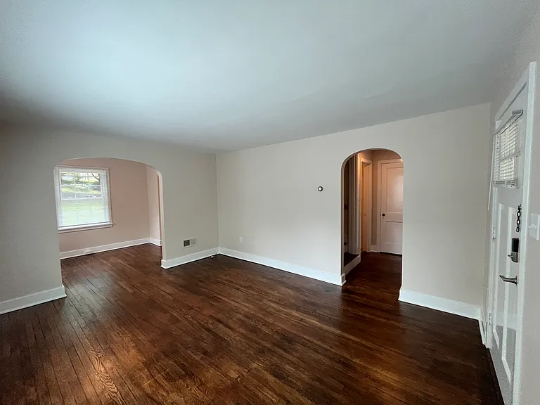 202 Maple Ln — Photo 4