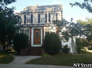 121 Cambridge St, Valley Stream, NY 11581