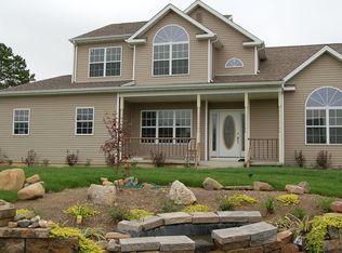 25 Jordan Dr, Medford, NY 11763