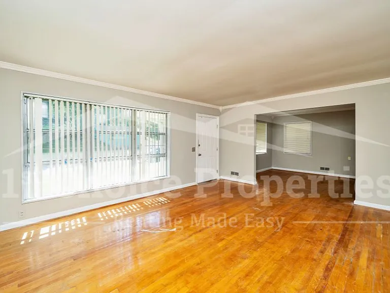 1708 Decatur Ave — Photo 3