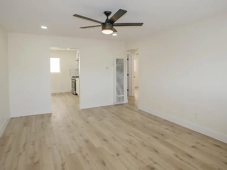 4911-4917 Del Mar Ave #4915.5 — Photo 7