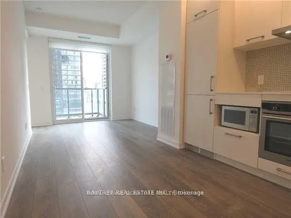 87 Peter St, Toronto, ON