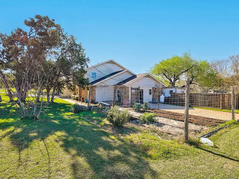 8207 Espanola Trl — Photo 2