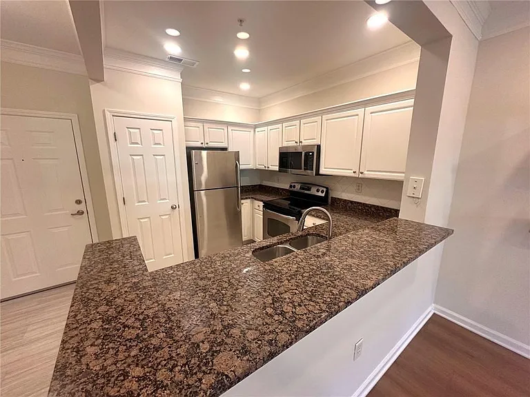 1110 Westchester Rdg NE — Photo 5