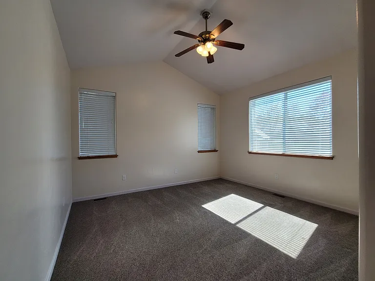 Master Bedroom w/new carpet