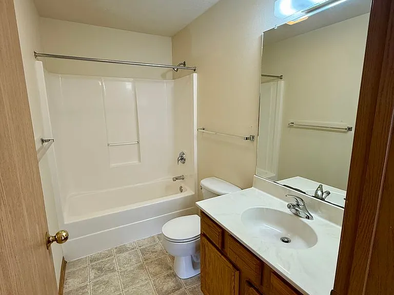 221 Crystal St — Photo 15