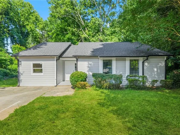 3909 S Creek Ct, Stone Mountain, GA 30083