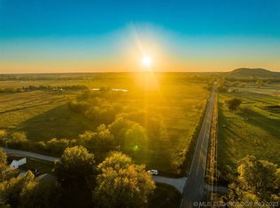 2 W Chimney Mountain Rd, Muskogee, OK 74401
