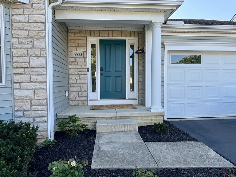 8833 Meadow Grass Ln — Photo 2