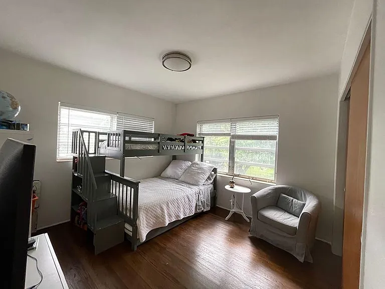 450 Tivoli Ave — Photo 48