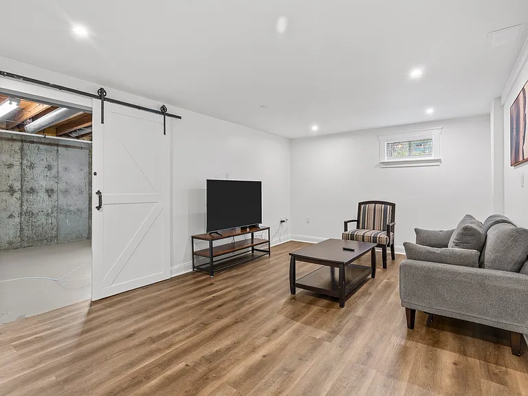 803 Matthews Dr — Photo 28