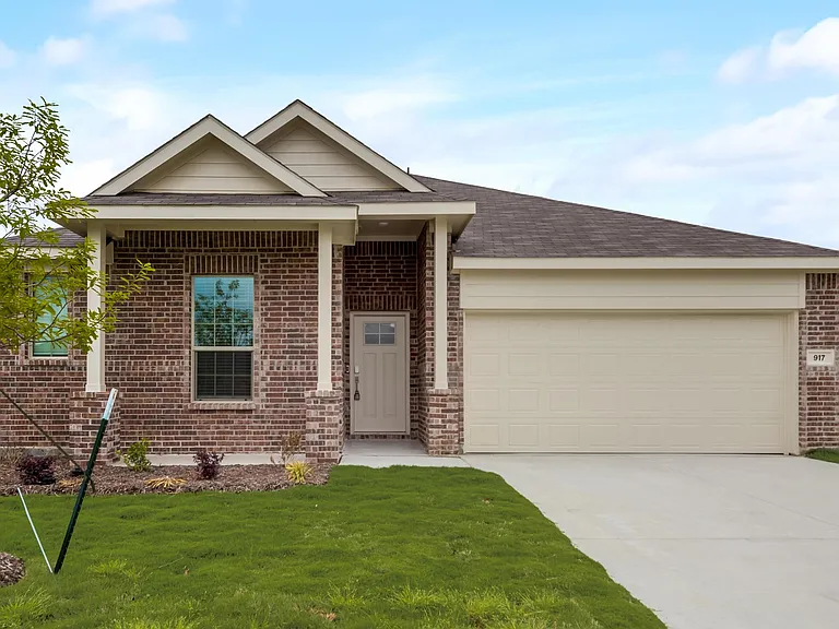 917 Dustwood Dr — Photo 2