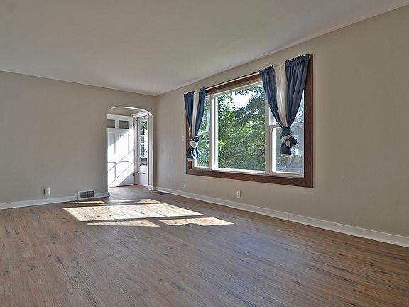 4th image of 2113 Fields Pl