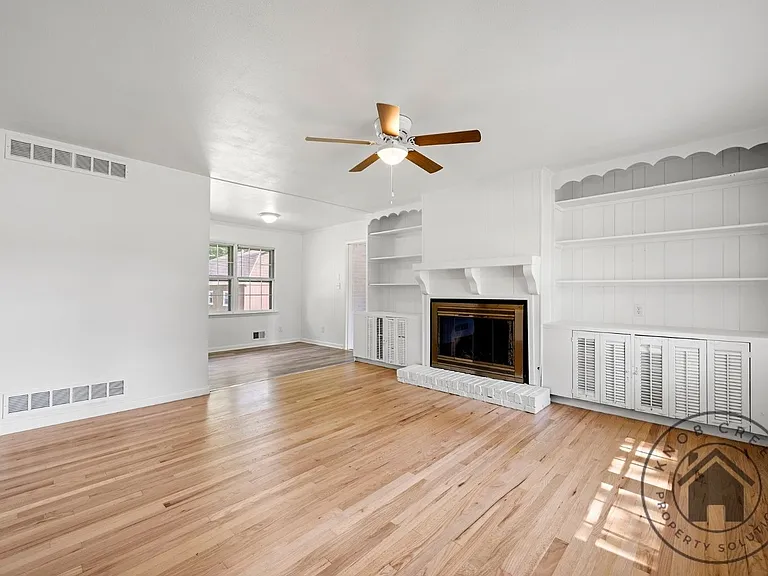 1138 Highland Dr — Photo 5