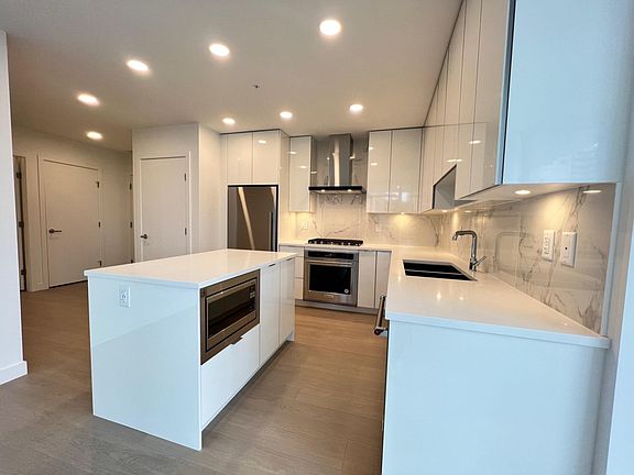 2nd image of 555 Sydney Ave #608