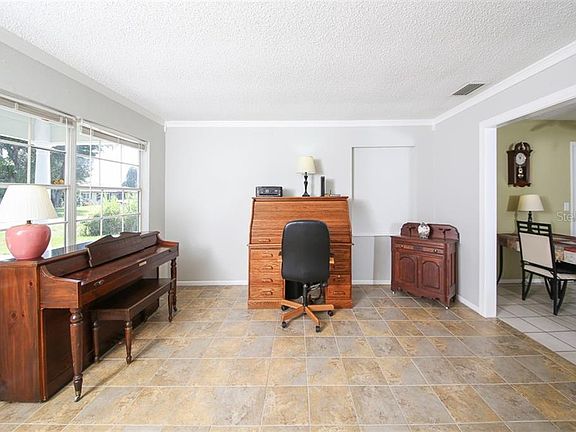 5th image of 21439 Carleton Ave