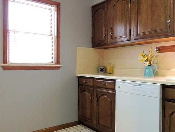 4th image of 6203 Velma Ave