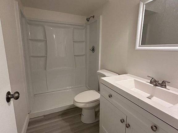 5th image of 1527 E Newport Dr