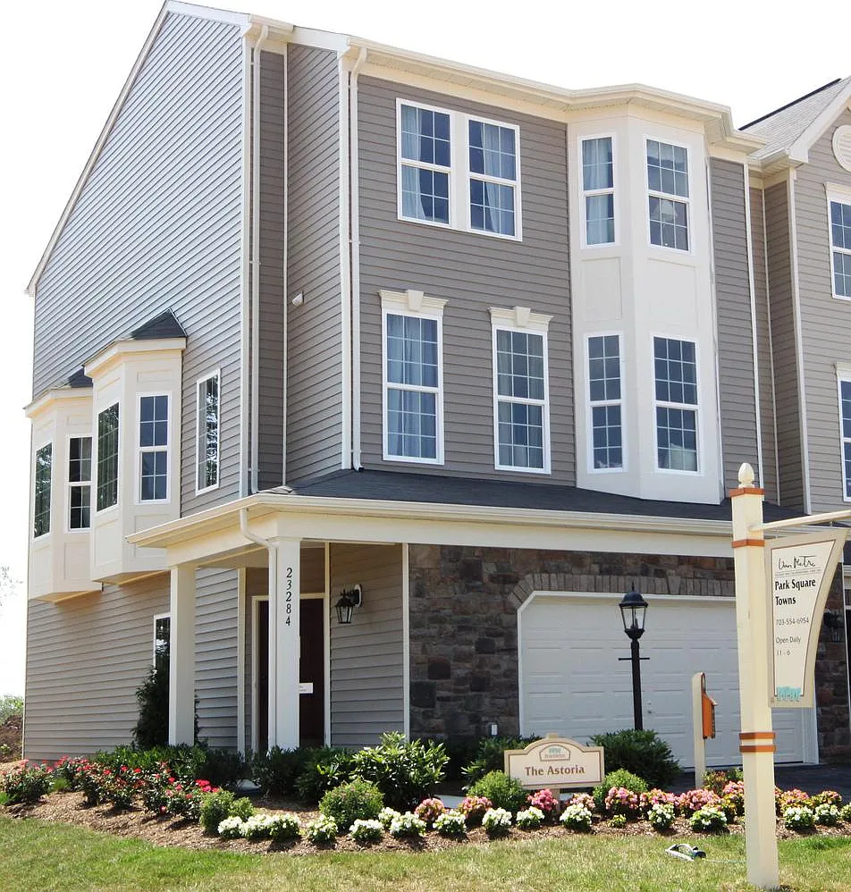 3 bed, 3.5 bath, 2722 sqft, $3,295 — Photo 1