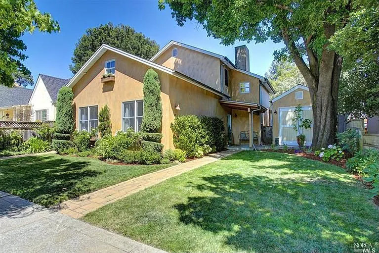 22 Broadmoor Ave photo 1