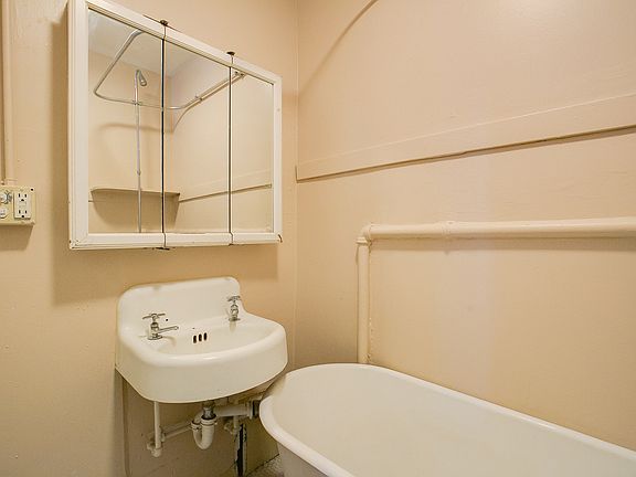 3rd image of 2808 Harriet Ave APT 2