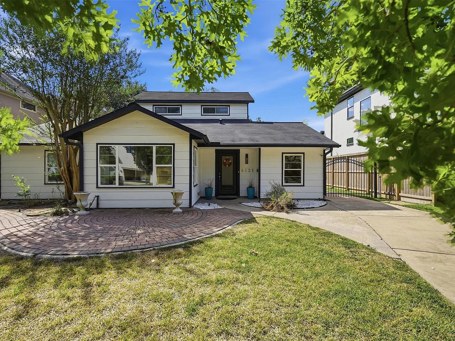 4 bed, 3.0 bath, 2920 sqft, $3,700 — Photo 1