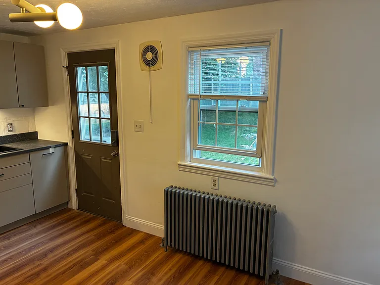 256-258 Lowden St #258 — Photo 5