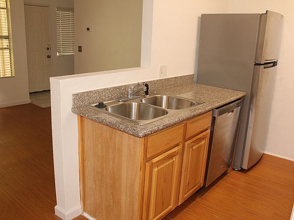 5th image of 3975 Bushnell Dr Unit 41