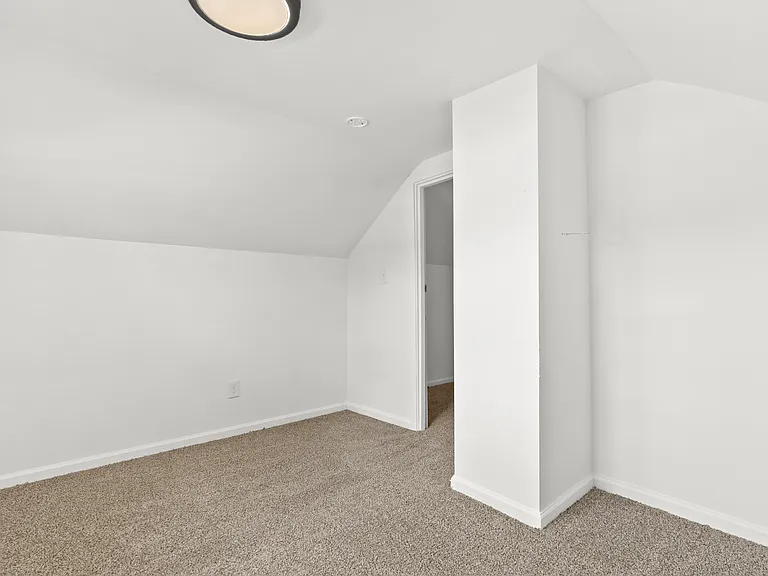 1006 Carlton Ave — Photo 4