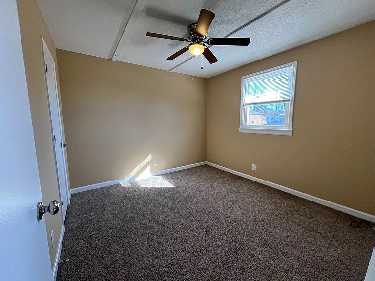 105 Tandy Dr — Photo 9