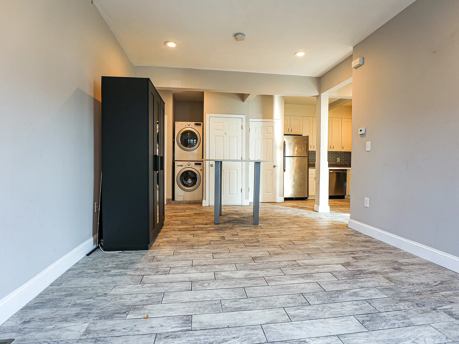 3 bed, 1.5 bath, 1500 sqft, $4,000 — Photo 2