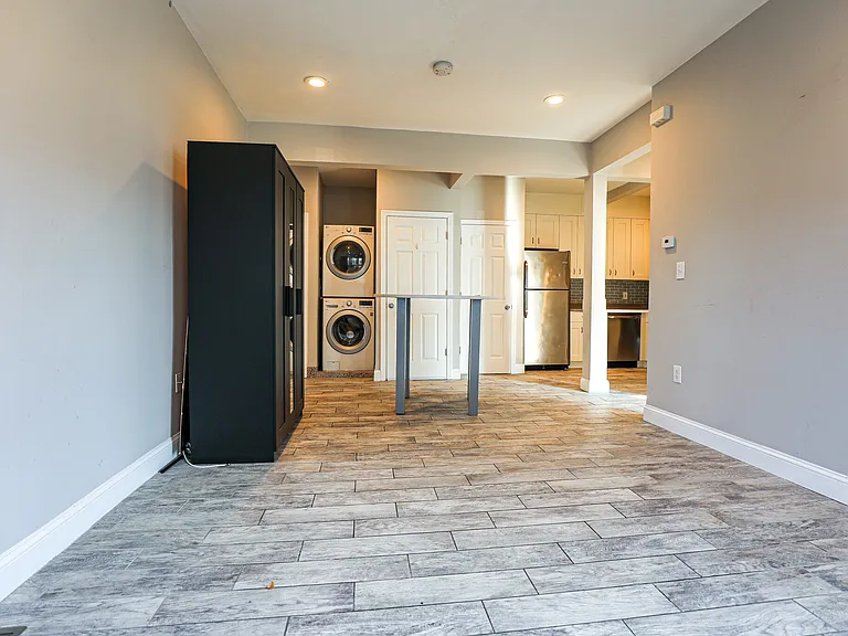 77 Linden St #1 — Photo 2