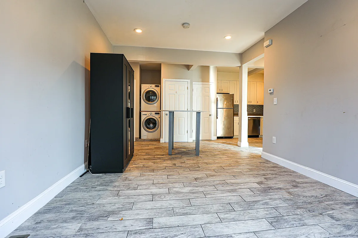 Building Photo - 77 Linden St #1