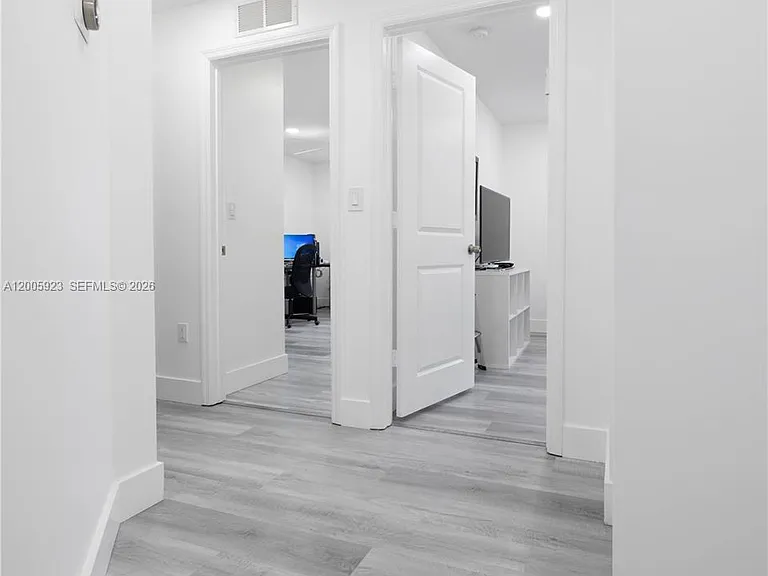 345 NE 194th Ln — Photo 9