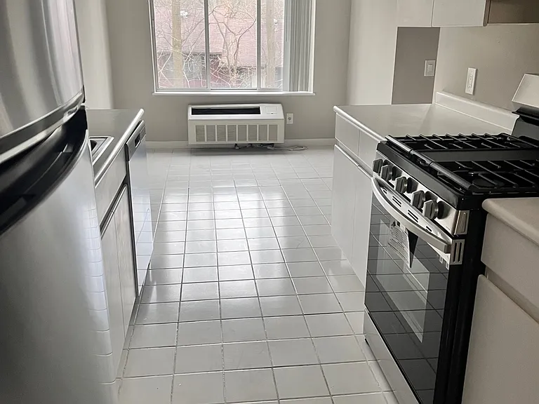 145 Wellington Ct #2A — Photo 8