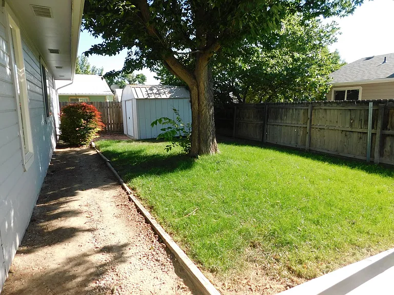 579 Darby Dr — Photo 17