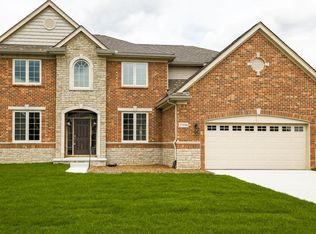 27590 Estrada Ln, Novi, MI 48374