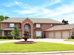 207 Regal Row, Houma, LA 70360