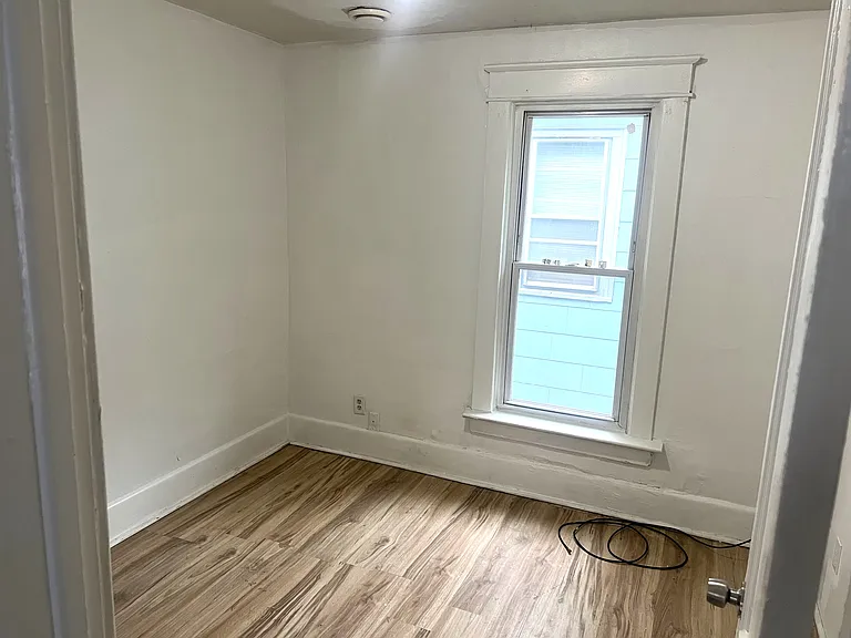 516 E 22nd St #2 — Photo 2