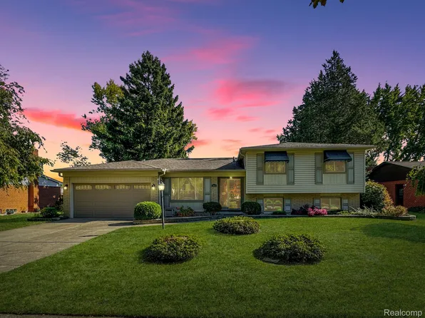 3632 Historic Dr, Troy, MI 48083