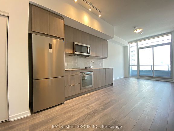 4th image of 36 Manor Rd E #302