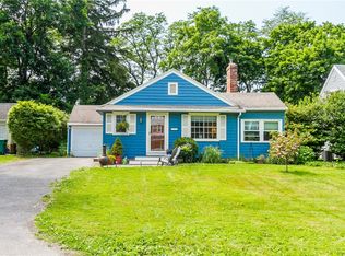 184 Village Ln, Rochester, NY 14610