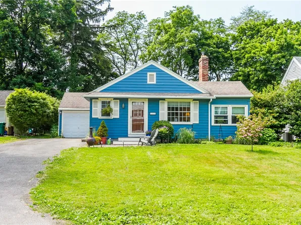 184 Village Ln, Rochester, NY 14610
