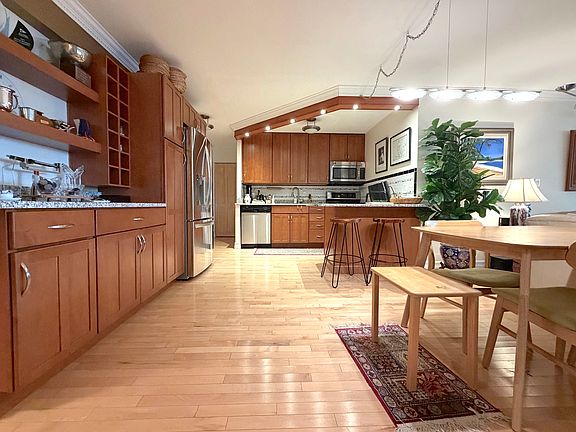 3rd image of 2 Hawthorne Pl APT 15D