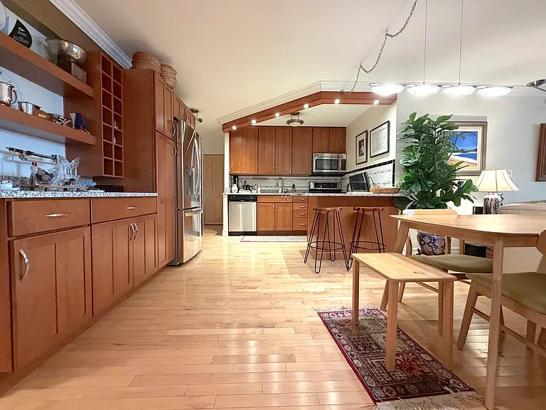 2 Hawthorne Pl #15D — Photo 3